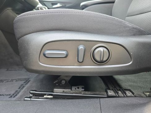 Used 2023 Chevrolet Malibu LT image 17