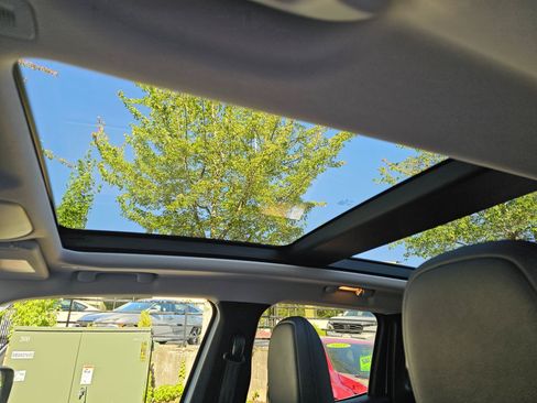 Used 2019 Jeep Renegade Limited w/ UConnect 8.4 Nav Group AWD/4WD image 26