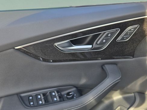 Used 2025 Audi Q8 Premium Plus AWD/4WD image 9