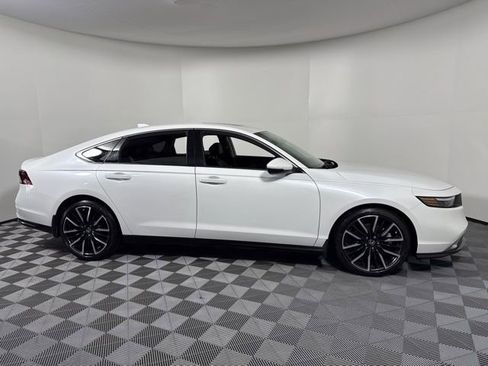 Used 2023 Honda Accord Touring image 9