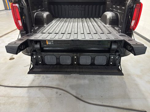 Used 2025 GMC Sierra 1500 AT4 w/ AT4 Premium Package AWD/4WD image 24
