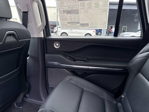 New 2025 Lincoln Navigator Reserve image 17