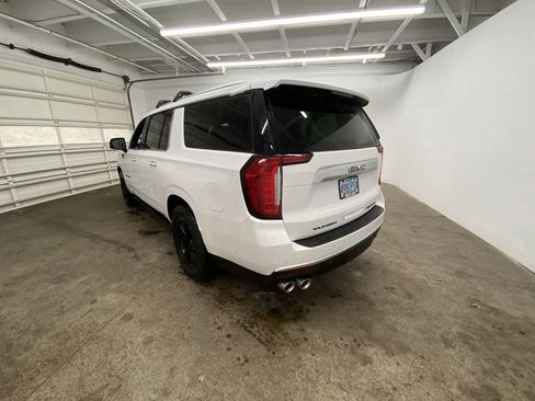 Used 2023 GMC Yukon XL Denali w/ Denali Reserve Package image 4