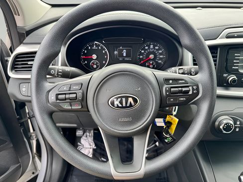 Used 2017 Kia Sorento FWD image 16