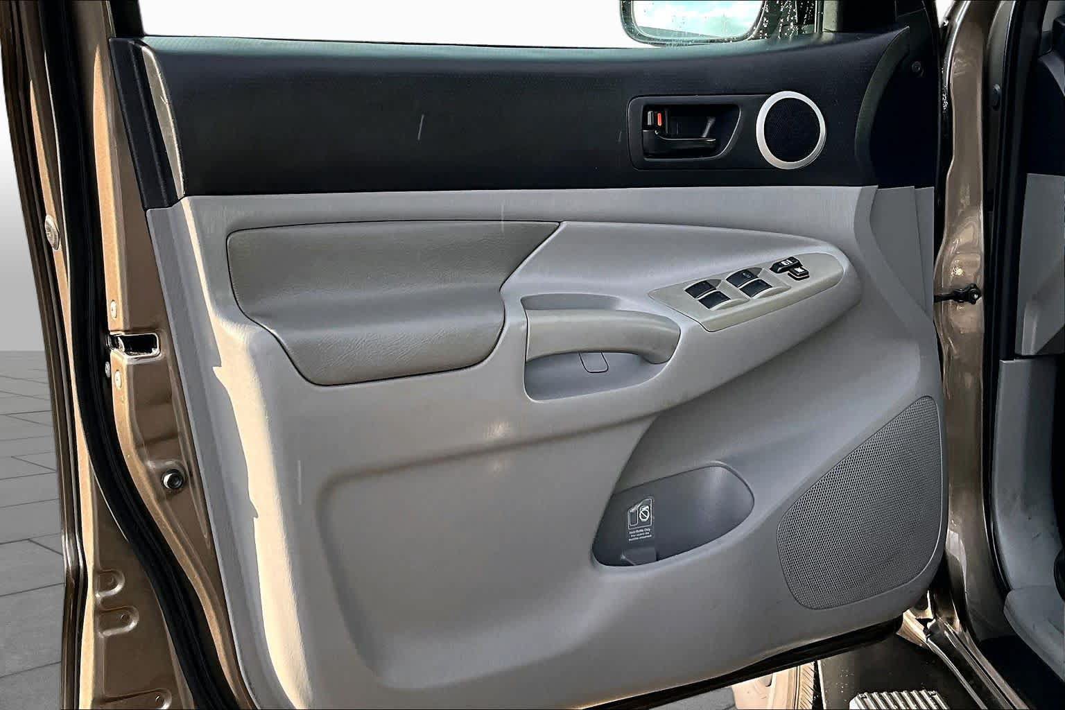 Used 2011 Toyota Tacoma PreRunner w/ SR5 Pkg #2 RWD image 21