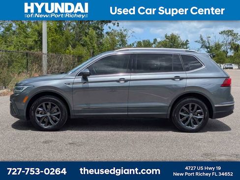 Used 2023 Volkswagen Tiguan SE FWD image 2