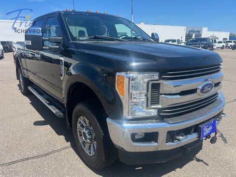 Used 2017 Ford F250 XLT w/ XLT Premium Package AWD/4WD image 12
