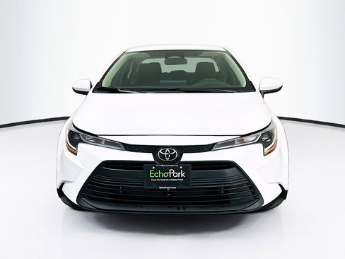 Used 2025 Toyota Corolla LE FWD image 2