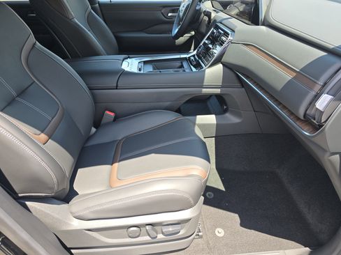 New 2025 Nissan Armada SL w/ Captain's Chari Seat Package image 30