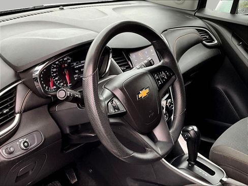 Used 2021 Chevrolet Trax LS w/ Tint and Cruise Package AWD/4WD image 16