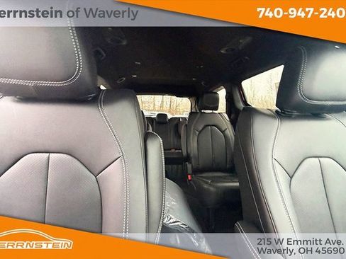 New 2026 Chrysler Pacifica Select image 28