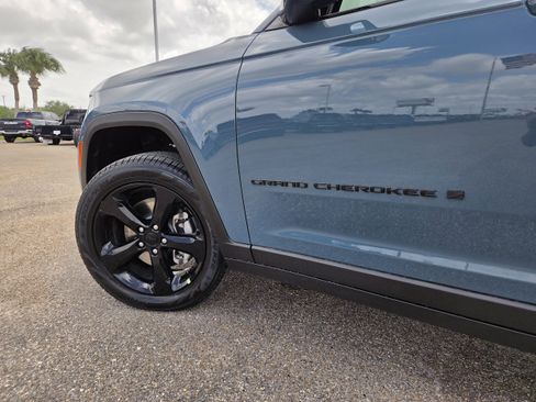 New 2026 Jeep Grand Cherokee L Limited AWD/4WD image 11