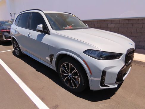 Certified 2024 BMW X5 xDrive50e w/ M Sport Package AWD/4WD image 2