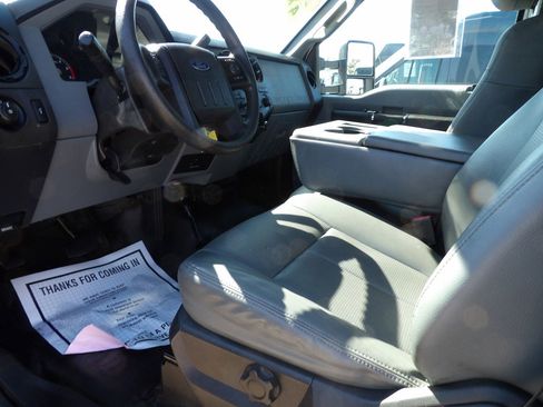 Used 2016 Ford F550 REGULAR CAB DRW 4WD SERVICE /U image 8