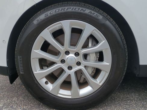 Used 2025 Land Rover Range Rover Sport SE image 9