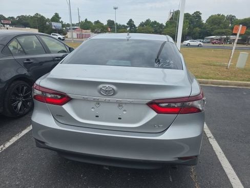 Used 2022 Toyota Camry LE FWD image 5