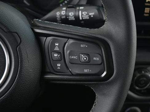 Used 2025 Jeep Wrangler Unlimited Rubicon 4xe w/ Safety Group AWD/4WD image 19