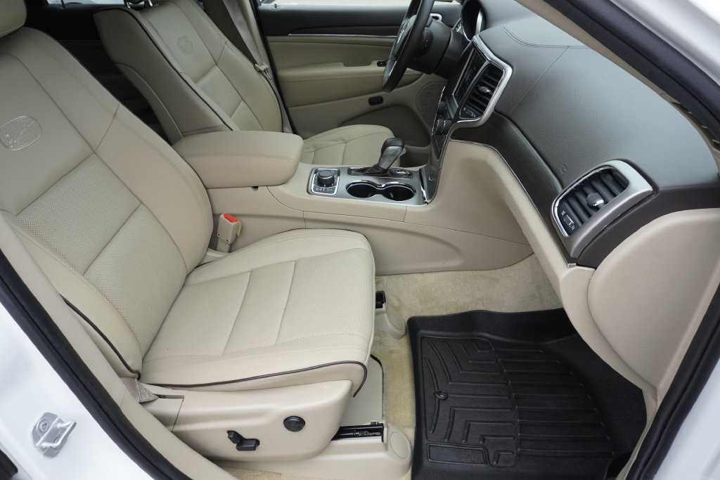 Used 2018 Jeep Grand Cherokee Overland AWD/4WD image 23