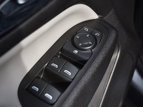 Used 2024 Chevrolet Equinox LT image 8