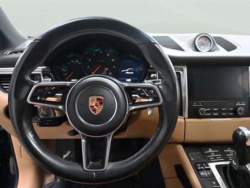 Used 2018 Porsche Macan image 11