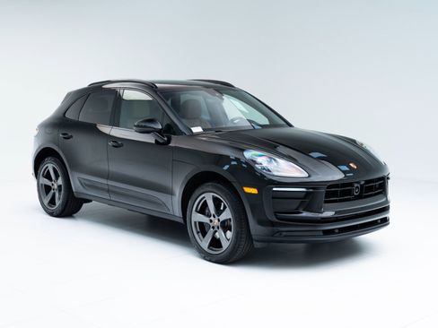 Used 2025 Porsche Macan image 7