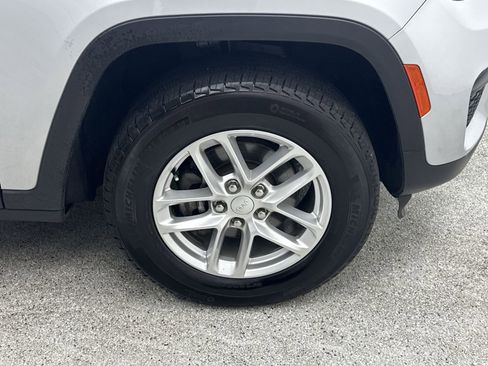Used 2024 Jeep Grand Cherokee Laredo X w/ Trailer Tow Package image 39
