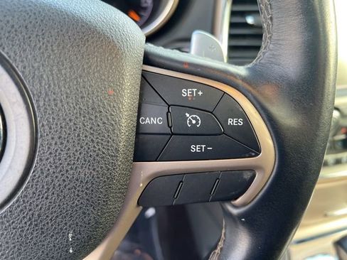 Used 2017 Jeep Grand Cherokee Overland image 29