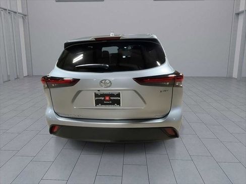 Certified 2025 Toyota Highlander XLE image 7