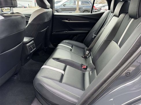 Used 2025 Toyota Camry SE image 17
