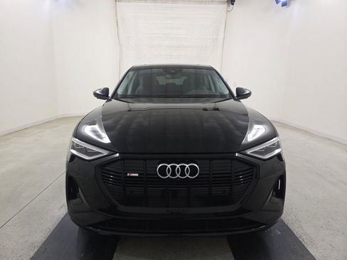 Used 2022 Audi e-tron Premium Plus w/ Premium Plus Package image 2