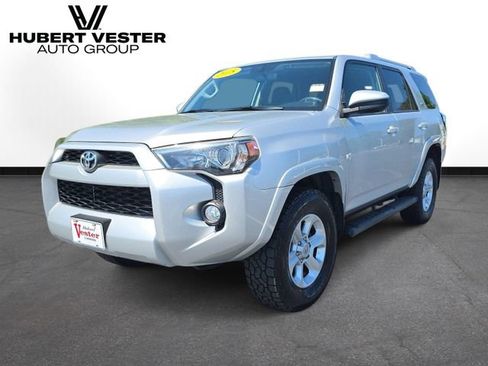 Used 2018 Toyota 4Runner SR5 AWD/4WD image 2