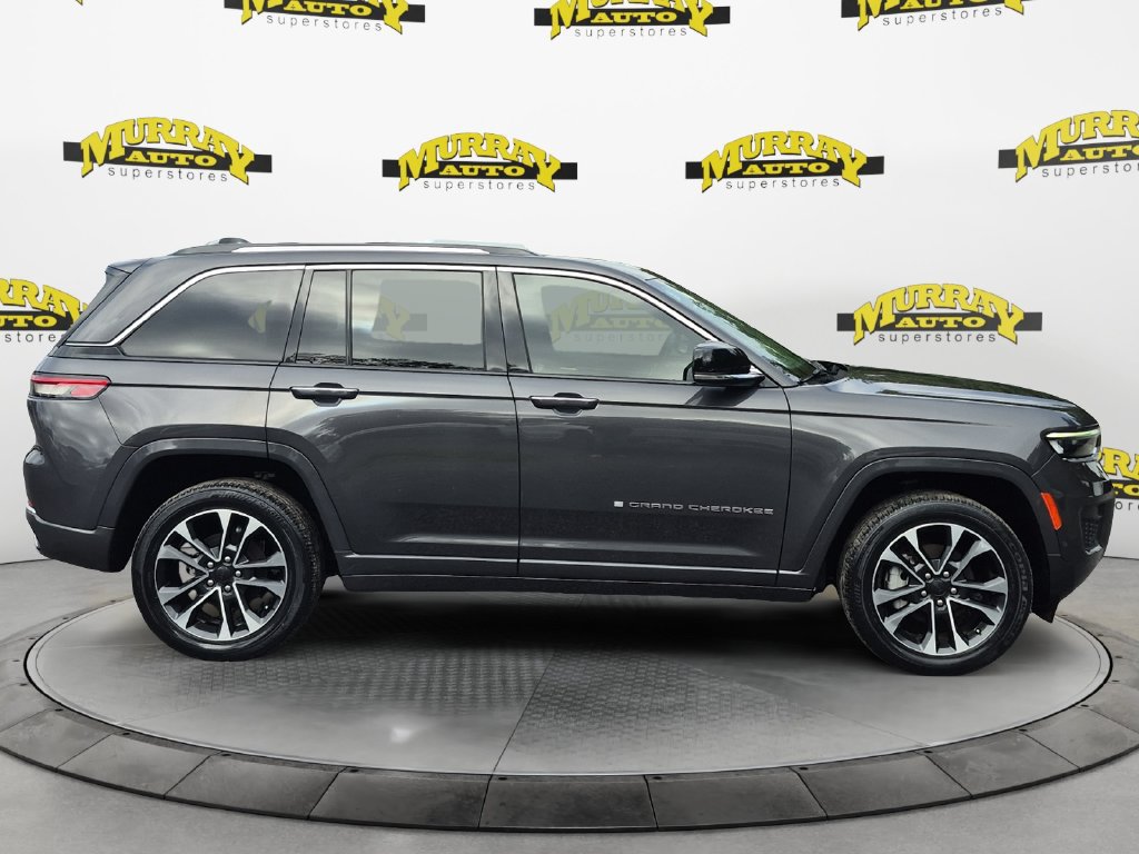 Used 2023 Jeep Grand Cherokee Overland RWD image 6