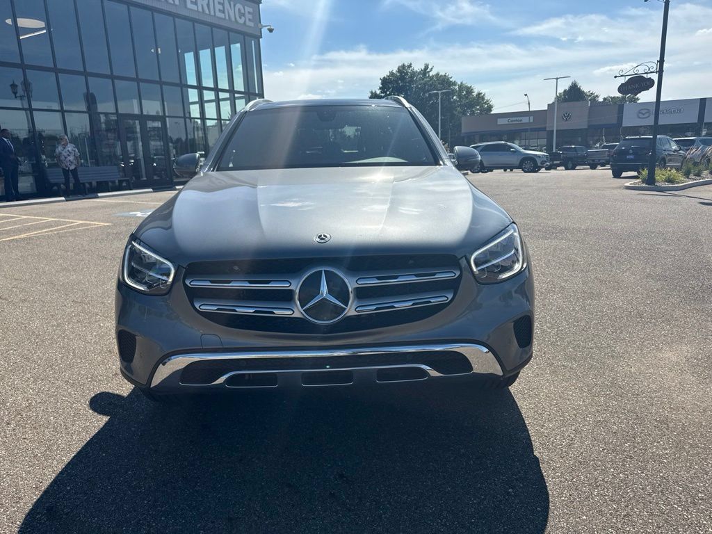 Used 2021 Mercedes-Benz GLC 300 4MATIC image 3
