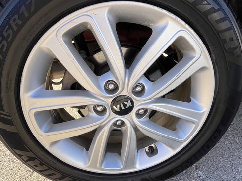 Used 2018 Kia Soul + FWD image 18