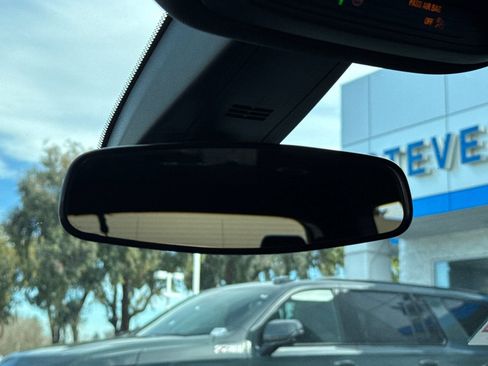 Used 2023 Chevrolet Traverse LT image 25