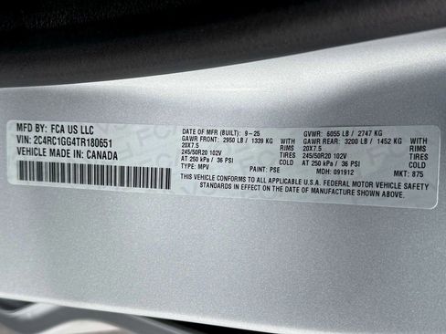 New 2026 Chrysler Pacifica Limited w/ Uconnect Theater Family Group image 39