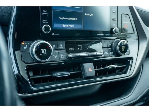 Used 2022 Toyota Highlander XLE image 27