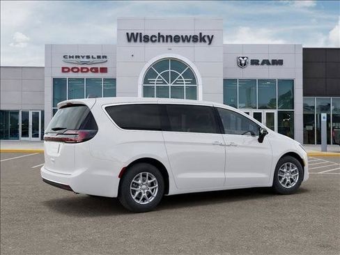 New 2027 Chrysler Pacifica Select FWD image 4