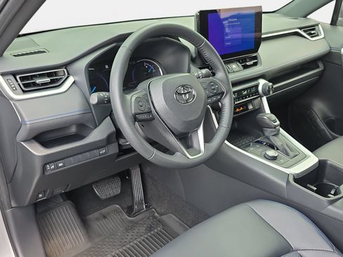 Used 2025 Toyota RAV4 XSE AWD/4WD image 16