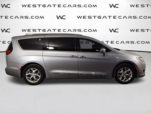 Used 2019 Chrysler Pacifica Touring-L Plus w/ Advanced Safetytec Group FWD image 49
