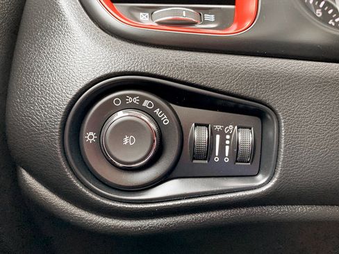 Used 2021 Jeep Renegade Trailhawk w/ Sun & Sound Group AWD/4WD image 15