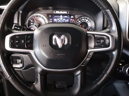Used 2022 RAM 1500 Big Horn AWD/4WD image 3