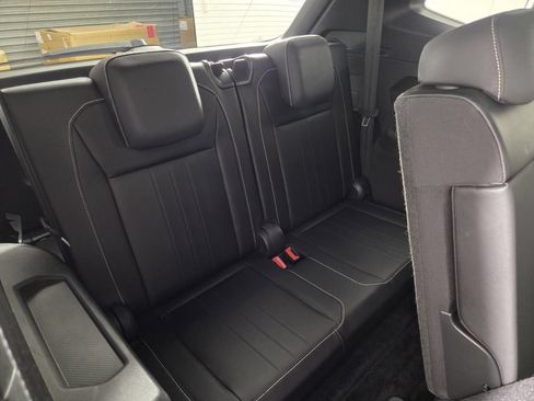 Used 2024 Volkswagen Tiguan SE R-Line FWD image 31