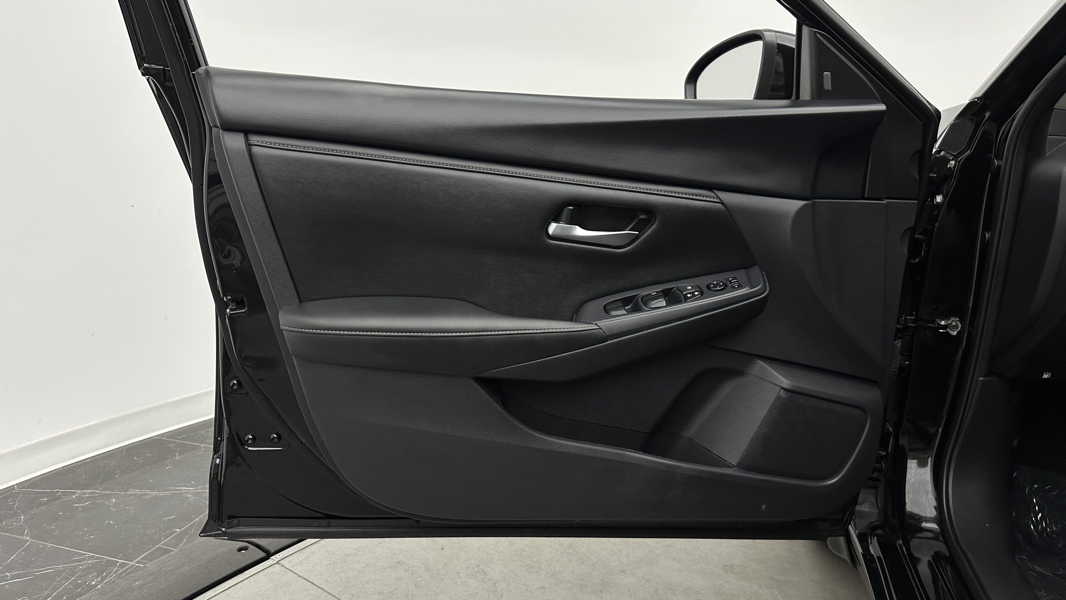 Used 2025 Nissan Sentra S w/ Trunk Package FWD image 10