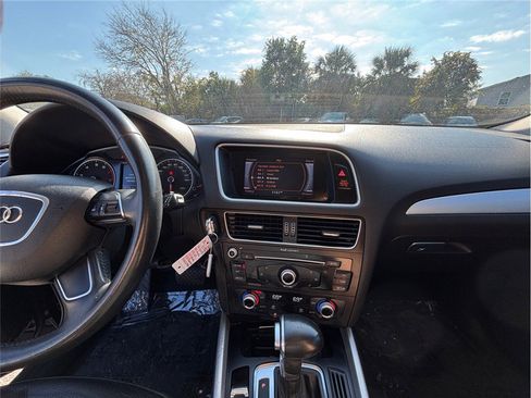 Used 2017 Audi Q5 2.0T Premium image 11
