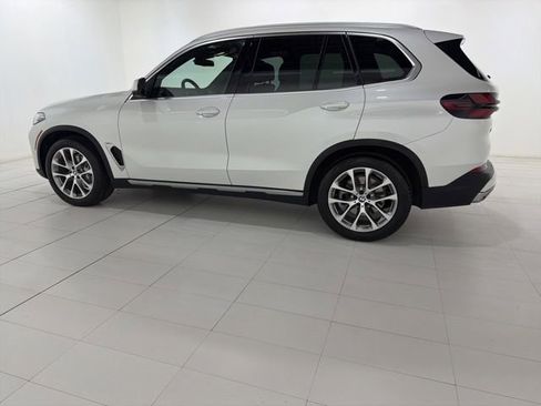 Certified 2024 BMW X5 xDrive40i w/ Premium Package AWD/4WD image 2