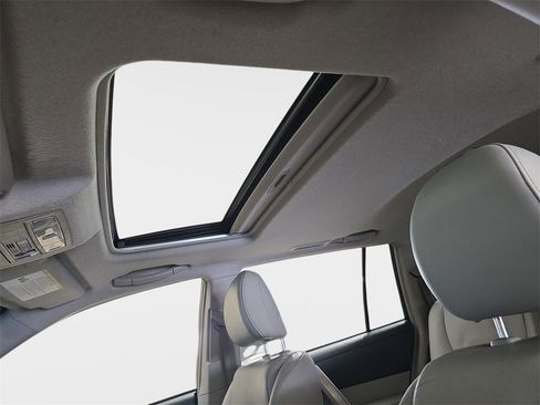 Used 2013 Toyota Highlander SE image 33