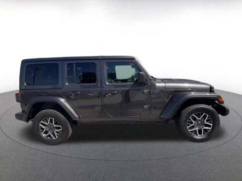 Used 2025 Jeep Wrangler Unlimited Sahara AWD/4WD image 16