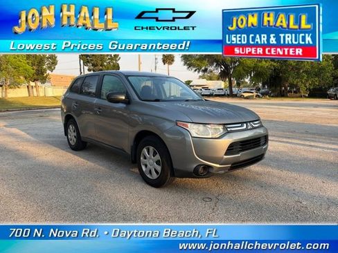 Used 2014 Mitsubishi Outlander ES image 1