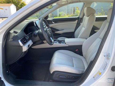 Used 2018 Honda Accord EX image 12